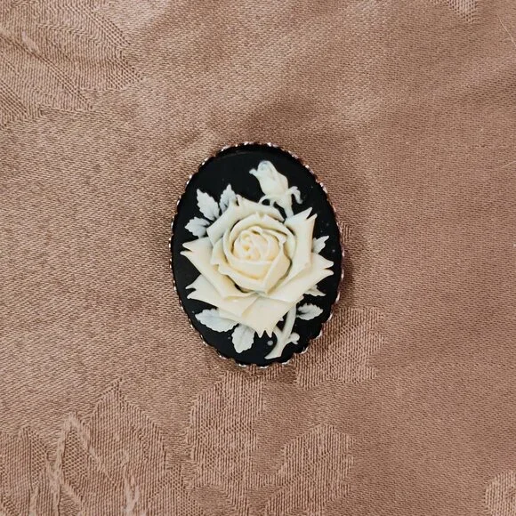 Vintage French Cameo White Rose Scarf Clip, Used - Picture 1 of 7